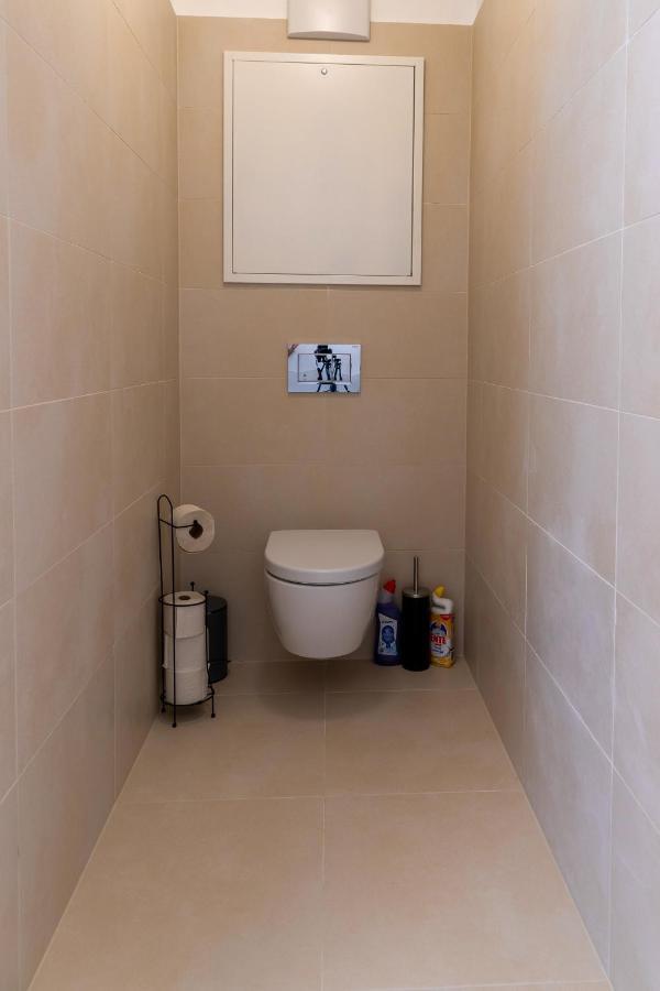 Maureen Lovely 2 Bedroom Unit With Community Pool 비엔나 외부 사진