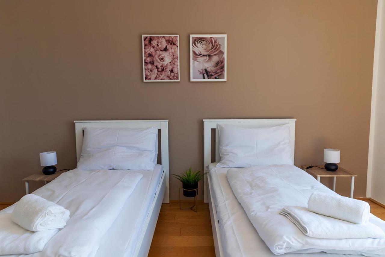 Maureen Lovely 2 Bedroom Unit With Community Pool 비엔나 외부 사진