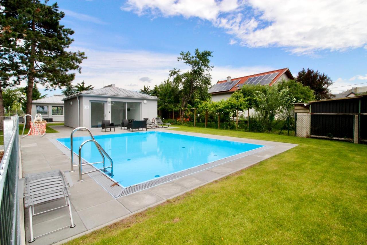 Maureen Lovely 2 Bedroom Unit With Community Pool 비엔나 외부 사진