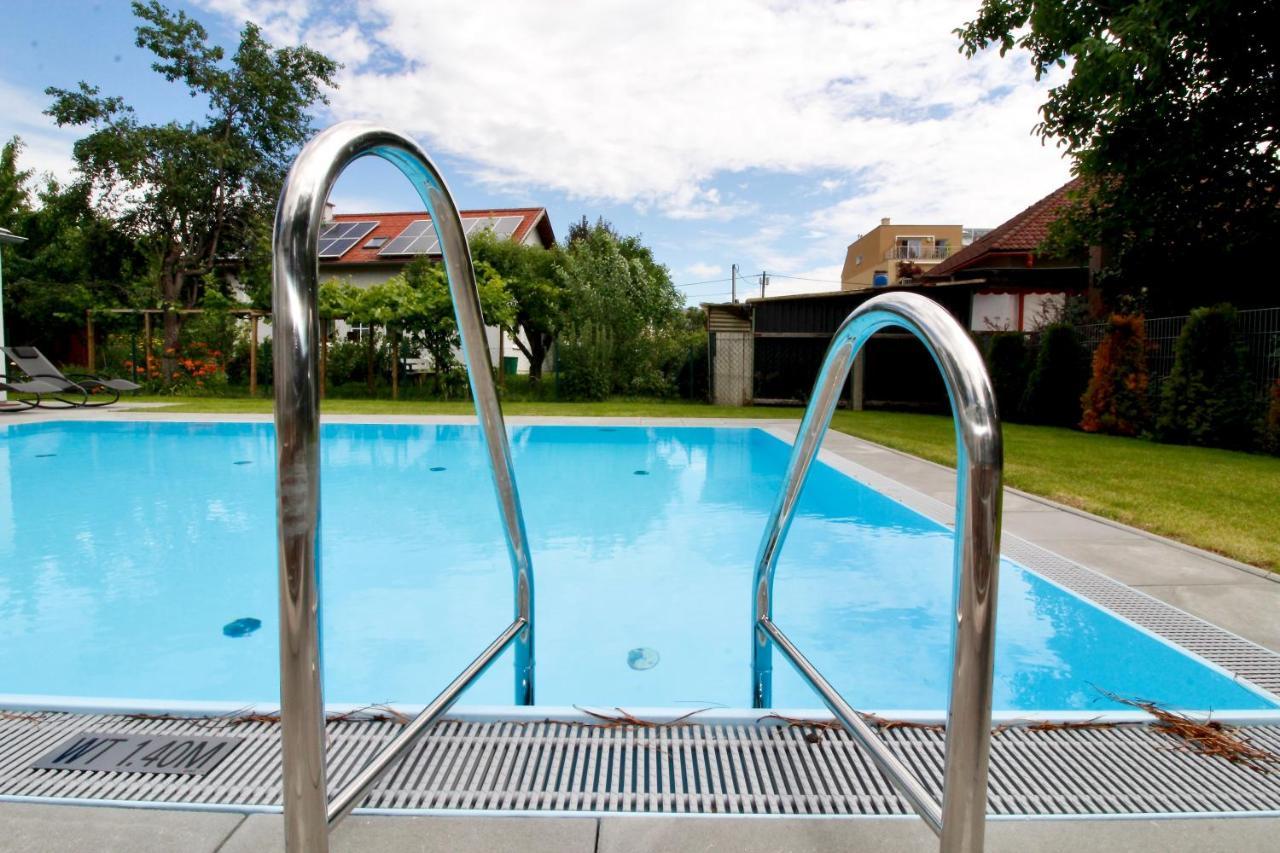 Maureen Lovely 2 Bedroom Unit With Community Pool 비엔나 외부 사진